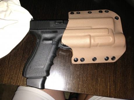 Hola
Vendo funda marca Raven de Kydex de alta calidad, en color coyote, hecha a medida para glock17 con 00