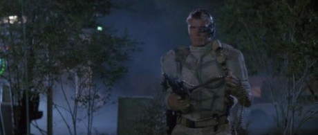 Compañeros,

En vista de las ganas de algunos (Elcafe, Wilcow, Vrakk, etc) por adivinar armas de películas 40