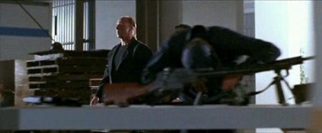 Compañeros,

En vista de las ganas de algunos (Elcafe, Wilcow, Vrakk, etc) por adivinar armas de películas 90