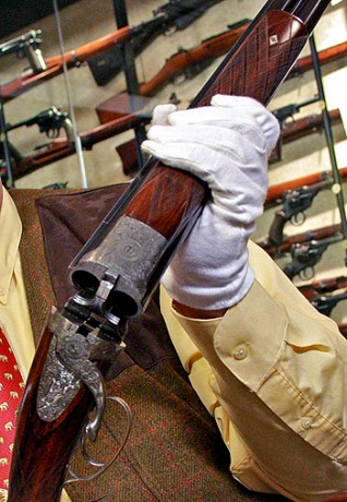 Hola, navegando por la red he encontrado un video de la NRA sobre una escopeta Over-Under Browning Superposed 01