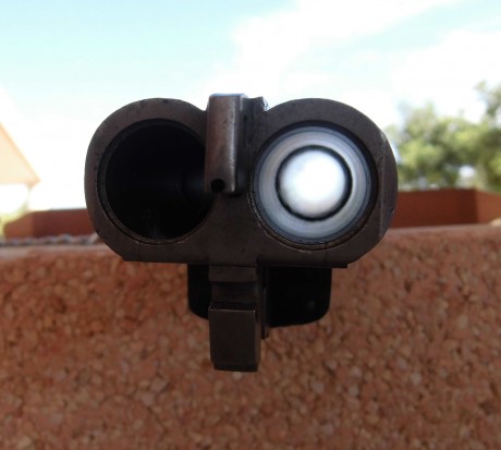 La escopeta de cañones yuxtapuestos, en nuestro lenguaje popular paralela o plana es la escopeta de caza 02