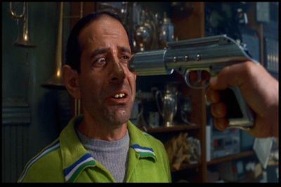 Compañeros,

En vista de las ganas de algunos (Elcafe, Wilcow, Vrakk, etc) por adivinar armas de películas 120