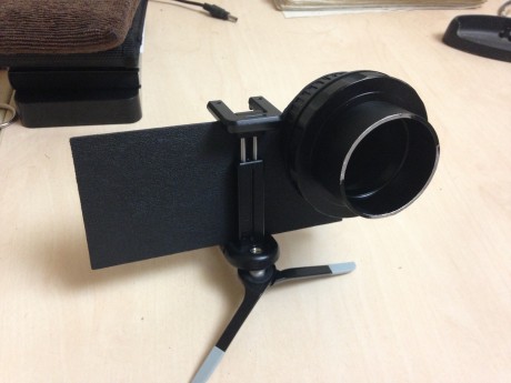 Tras comprar el telescopio empecé a pensar cómo podría hacer un apaño para acoplarle el iPhone al ocular.
Ya 10