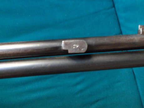 Poseo un Winchester 1892 original, en el lado derecho del cañon tiene un enganche para bayoneta, buscando 50