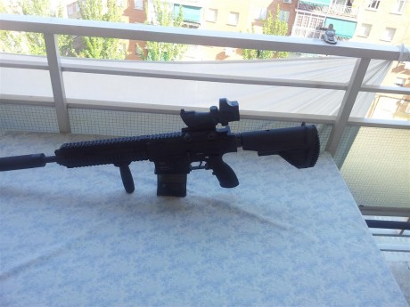 Pues aqui les dejo unas fotos de mi última adquisición airsoftoril un HK417 al que le he puesto un visor 12