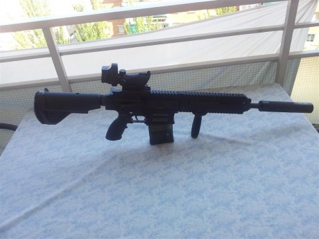 Pues aqui les dejo unas fotos de mi última adquisición airsoftoril un HK417 al que le he puesto un visor 10