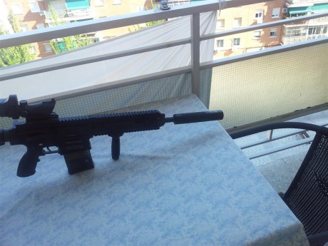 Pues aqui les dejo unas fotos de mi última adquisición airsoftoril un HK417 al que le he puesto un visor 22