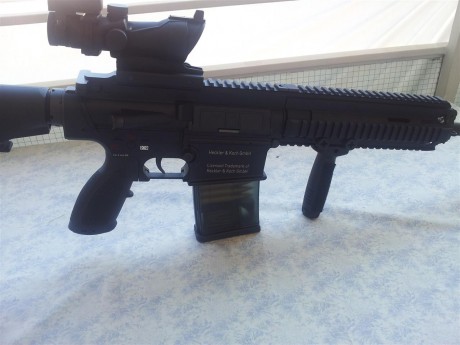 Pues aqui les dejo unas fotos de mi última adquisición airsoftoril un HK417 al que le he puesto un visor 20