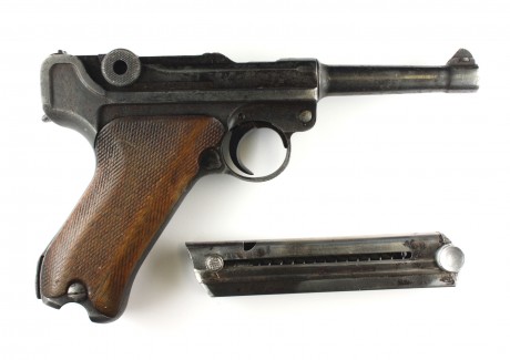 Hola:
Ya puse este anuncio anteriormente.
Os especifico un poco los datos. Es una LUGER P08, calibre 9 61