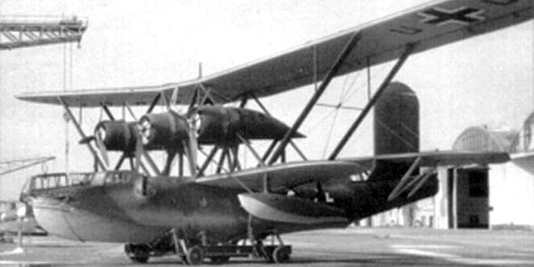 Sé que al principio de la II Guerra Mundial, habían en servicio algunos aviones biplanos (Gloster Gladiator, 92