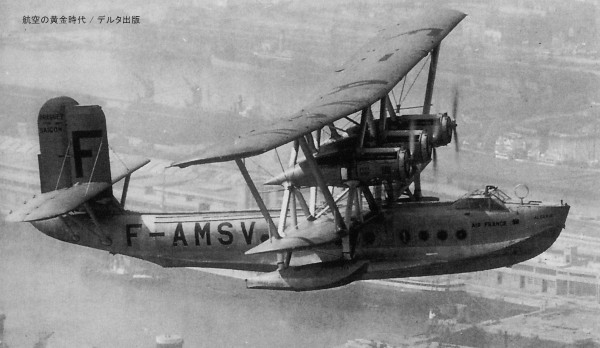 Sé que al principio de la II Guerra Mundial, habían en servicio algunos aviones biplanos (Gloster Gladiator, 90