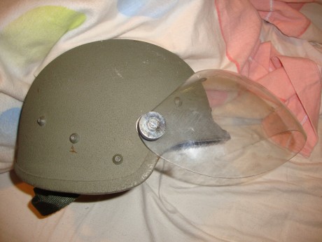 Hola, estoy buscando cascos de combate españoles, preferiblemente de los de fibra modelos MARTE,Y/O de 51