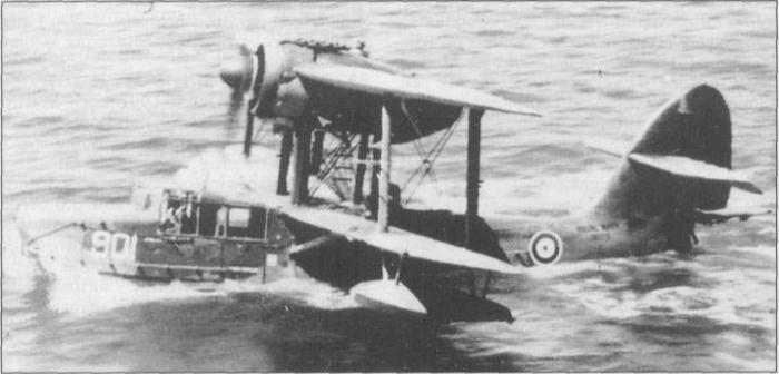 Sé que al principio de la II Guerra Mundial, habían en servicio algunos aviones biplanos (Gloster Gladiator, 22