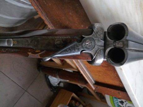 La escopeta de cañones yuxtapuestos, en nuestro lenguaje popular paralela o plana es la escopeta de caza 20