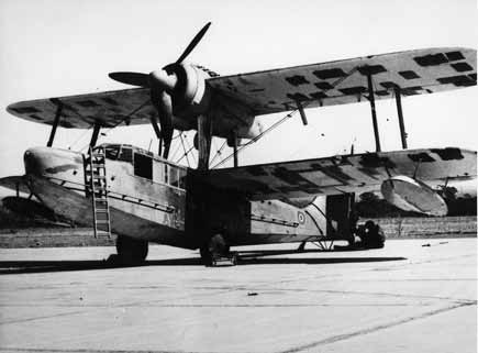Sé que al principio de la II Guerra Mundial, habían en servicio algunos aviones biplanos (Gloster Gladiator, 20