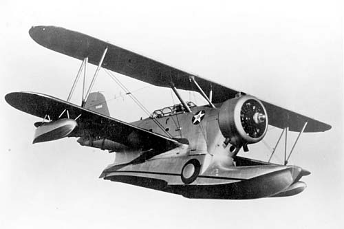 Sé que al principio de la II Guerra Mundial, habían en servicio algunos aviones biplanos (Gloster Gladiator, 71