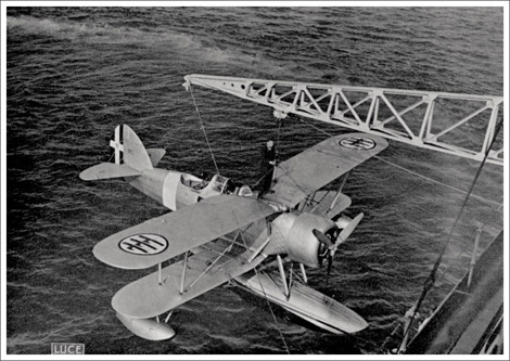 Sé que al principio de la II Guerra Mundial, habían en servicio algunos aviones biplanos (Gloster Gladiator, 01