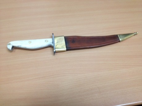 Un cuchillo, aunque no muy visto, de todos conocido, es el Macho Riojano.
Un cuchillo que se usaba tanto 130