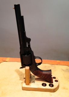  IMG_20240510_181113.jpg bancos de carga para remington y colt     30 euros y 15 euros el empistonador 40