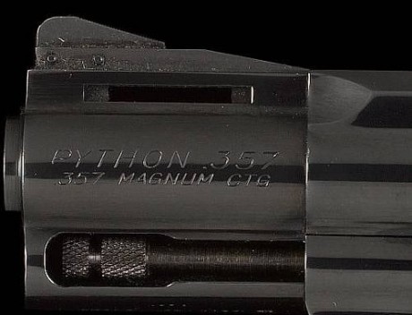 Hace unos días encontré por casualidad en una web extranjera un arma a la venta que hacía muchos años 42