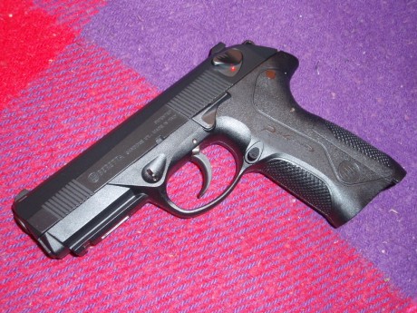 Beretta PX4 Storm 9mm, comprada en junio de este año (dos meses), costó mas de 800€ y Tiene menos de 200 01
