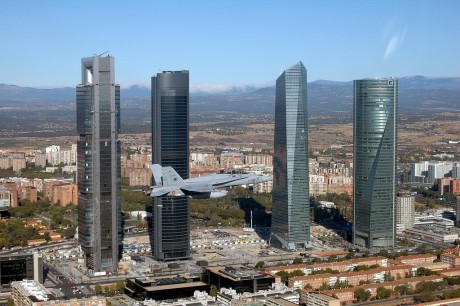 El 7 de agosto de 2013 ha volado el primer hornet sigiloso... en general reduce su firma un 50 %, porta 61