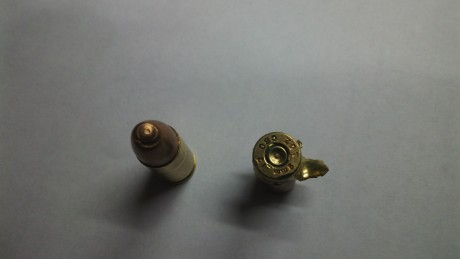 Quiero compartirles un incidente presentado con un cartucho calibre 9x19mm, ocasionado por la incorrecta 01