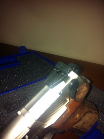 Vendo pistola CO2 Walther CP88-4" en niquel-madera Cal.4,5. Incluyo grupo de puntería micrométrico 01
