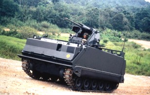 Colegas, necesito saber quien y que país fabruca estas dos versiones de TOAS M113 A3 en versiones antiaereas.
El 21