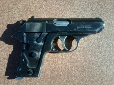 Hola. Necesito ayuda de los entendidos en la materia.
Tengo una EGP 75, creo que de las primeras, a la 50