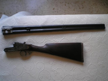 Hola: vendo escopeta paralela L.I.G. No expulsora.Tres y una estrella.Cañones de 70 cms,válvulas de gases 02