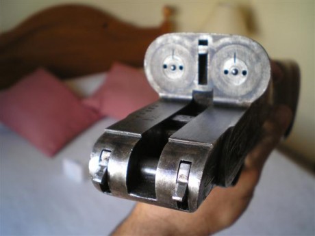 Hola: vendo escopeta paralela L.I.G. No expulsora.Tres y una estrella.Cañones de 70 cms,válvulas de gases 01