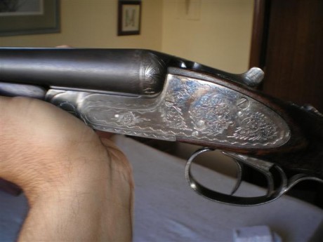 Hola: vendo escopeta paralela L.I.G. No expulsora.Tres y una estrella.Cañones de 70 cms,válvulas de gases 00