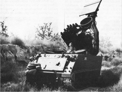 Colegas, necesito saber quien y que país fabruca estas dos versiones de TOAS M113 A3 en versiones antiaereas.
El 40