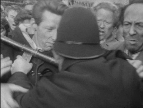 Compañeros,

En vista de las ganas de algunos (Elcafe, Wilcow, Vrakk, etc) por adivinar armas de películas 170