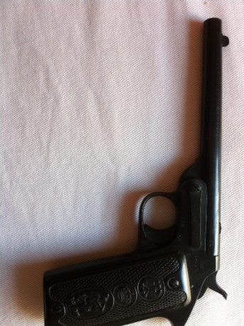 Hace unos días encontré por casualidad en una web extranjera un arma a la venta que hacía muchos años 71