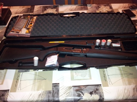 Vendo escopeta Browning MAXUS Composite con cañon de 71 cm, con su caja original y todos los accesorios. 02