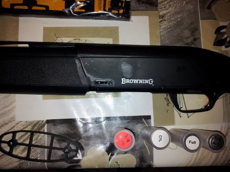 Vendo escopeta Browning MAXUS Composite con cañon de 71 cm, con su caja original y todos los accesorios. 00