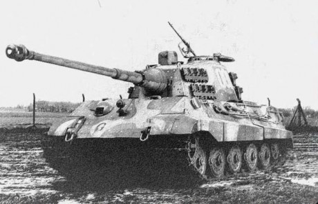 Si nos centramos en:

Tiger I
Tiger II
KV-1
KV-2
IS-2
T-35
Churchill


Podemos decir que no son la misma 80