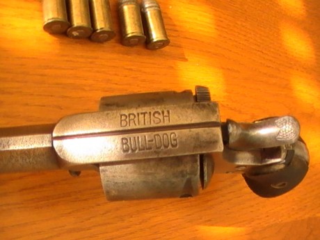 Revólver Bull-Dog en  calibre 12 mm, bala plomo de 200 gr, muy  en moda en 1900, para defenderse de las 90