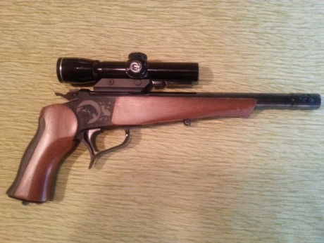 Bueno, pues mi compañero me pide que le ponga también esta otra arma a la venta.
Se trata de una "pistola" 02