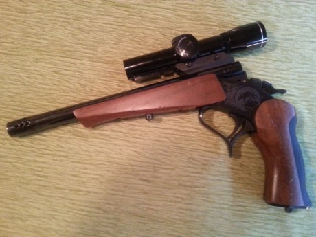 Bueno, pues mi compañero me pide que le ponga también esta otra arma a la venta.
Se trata de una "pistola" 01