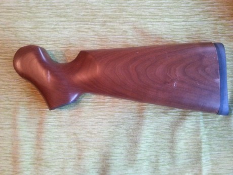 Bueno, pues mi compañero me pide que le ponga también esta otra arma a la venta.
Se trata de una "pistola" 10