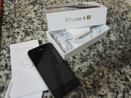 hola a todos
vendo iphone 4S 16 gb con menos de 1 año
con señales de uso normal(muy pocas)
la pantalla 02