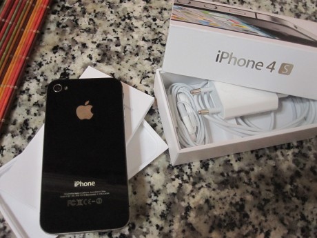hola a todos
vendo iphone 4S 16 gb con menos de 1 año
con señales de uso normal(muy pocas)
la pantalla 00