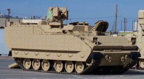 Colegas, necesito saber quien y que país fabruca estas dos versiones de TOAS M113 A3 en versiones antiaereas.
El 111