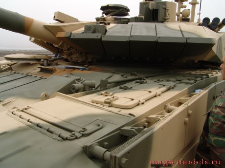 El T-72 contaba, en algunas versiones con unos faldones laterales, unos cuatro por banda, y la pregunta 130