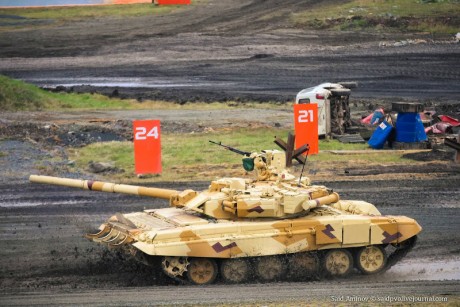 El T-72 contaba, en algunas versiones con unos faldones laterales, unos cuatro por banda, y la pregunta 141