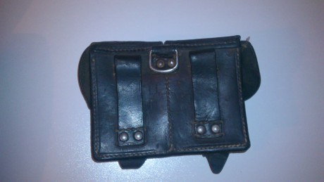 Hola a todos,
Hace poco me regalaron esta funda y portas pero, desconozco a que armas pertenecen.
A ver 02