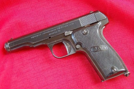 Hola a todos,
Hace poco me regalaron esta funda y portas pero, desconozco a que armas pertenecen.
A ver 30